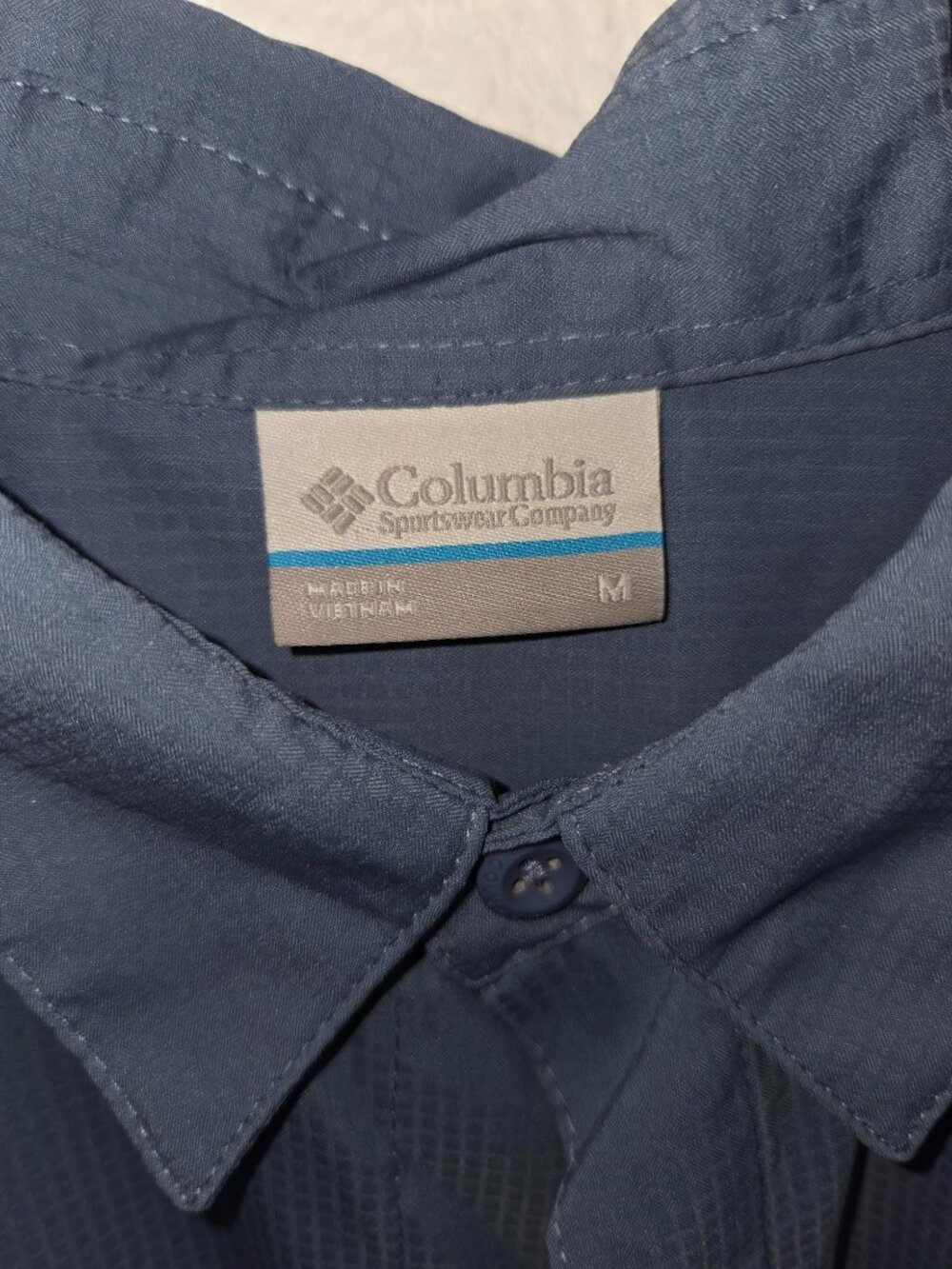 Columbia Men's Fish/Button down - Picture 3 of 4